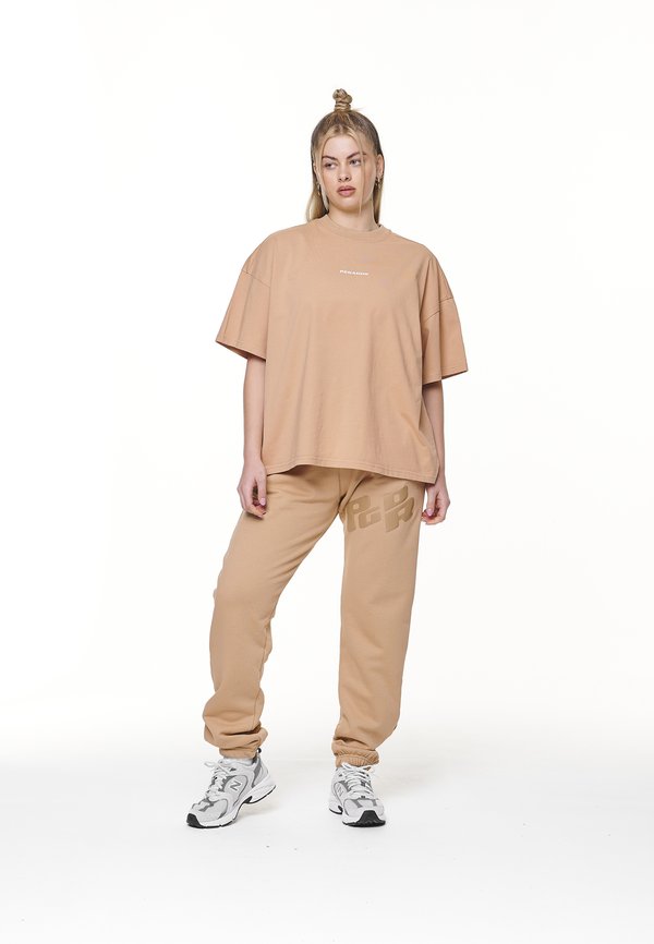 Pegador ARENDAL LOGO HEAVY OVERSIZED TEE