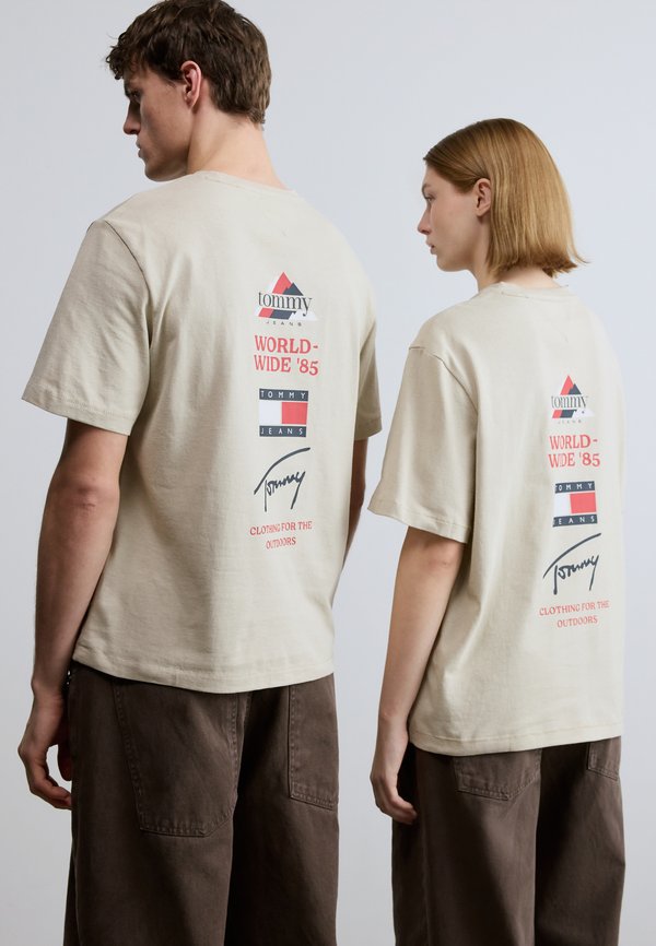 Tommy Jeans 90S MULTI BACK LOGO T-SHIRT