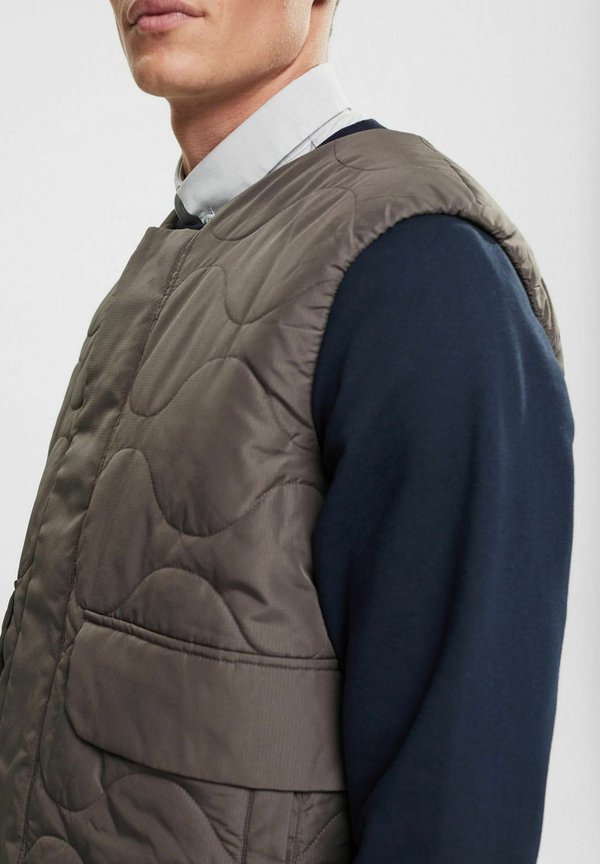 Esprit Collection MIT MUSTERSTEPPUNG