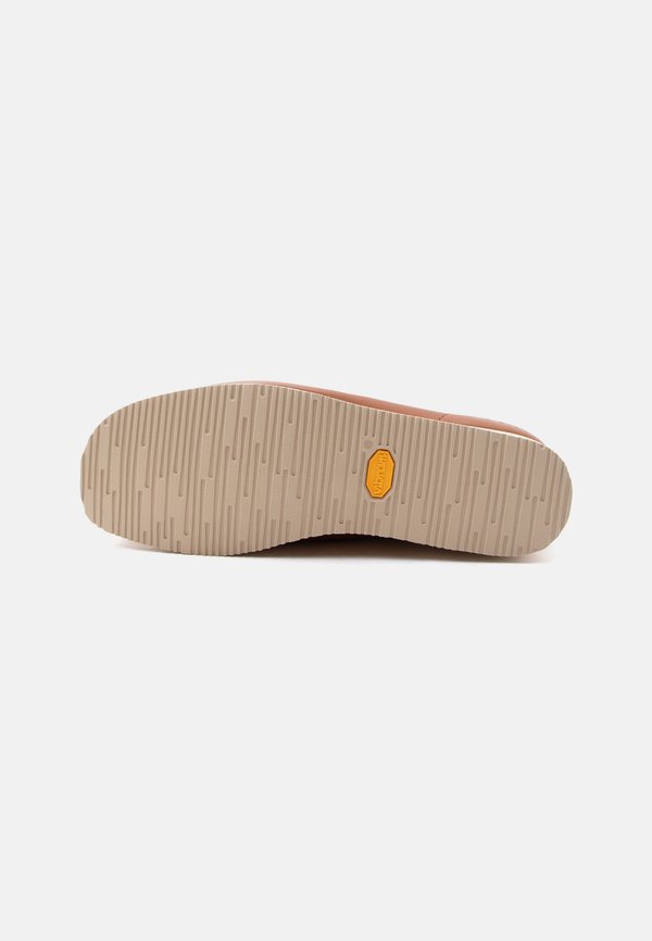 Clarks Originals WALLABEE