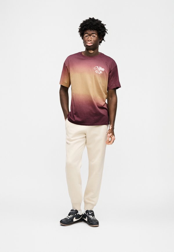 Nike Sportswear TEE DUNK