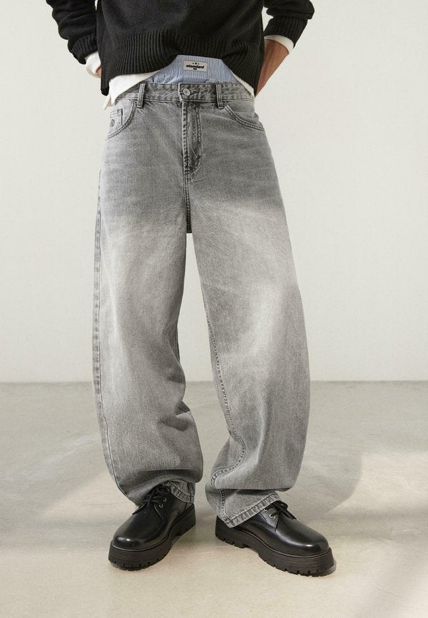 Bershka SUPER EMBROIDERED  - Baggy Jeans - grey