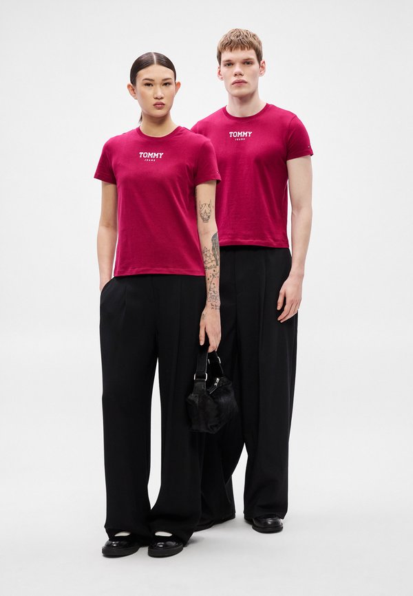 Tommy Jeans ESSENTIAL LOGO TEE UNISEX