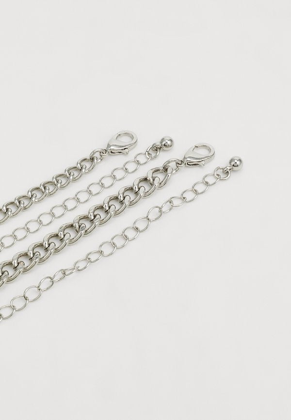 Pier One by Zalando