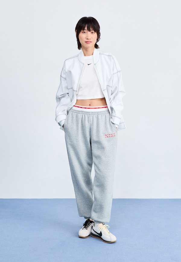 Nike Sportswear STREET