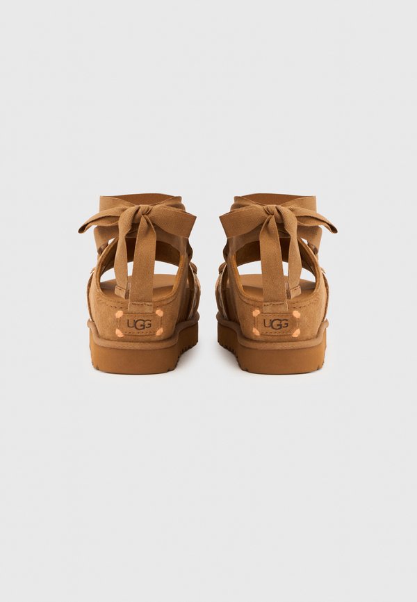 UGG GOLDENSTAR HI