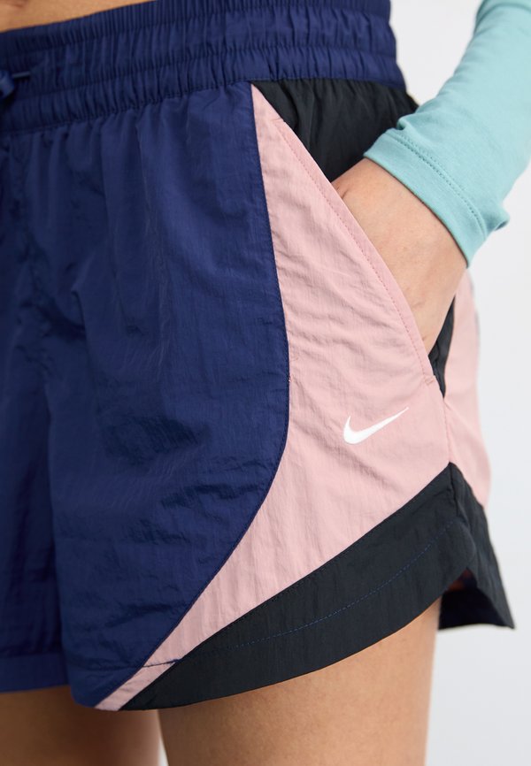 Nike Sportswear STREET 3" TRACK SHORT
