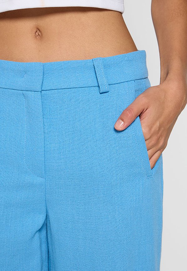 RIANI WIDE FIT
