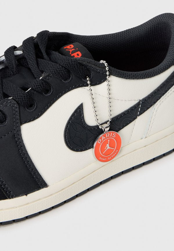 Jordan AIR JORDAN 1 RETRO