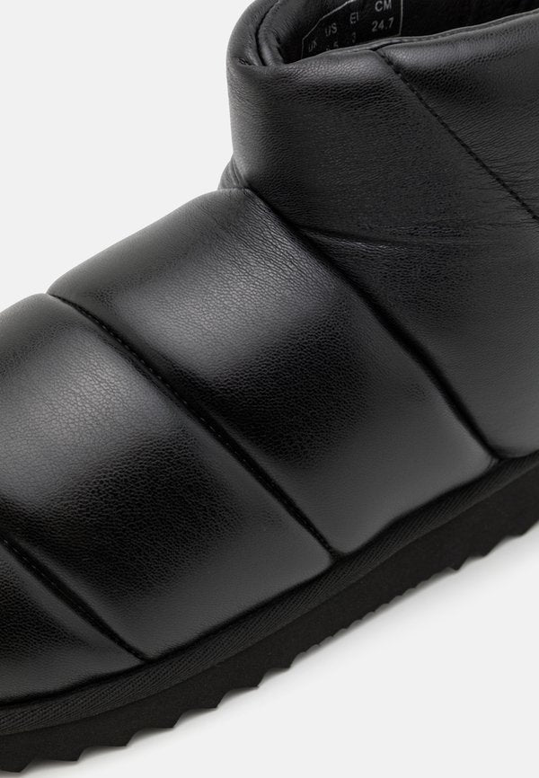 STAND STUDIO DARBY BOOT