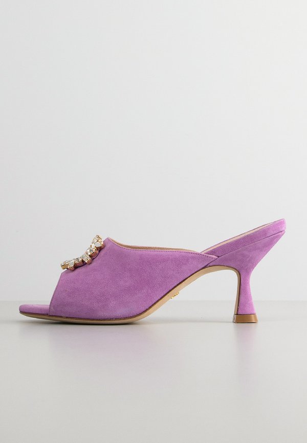 Stuart Weitzman