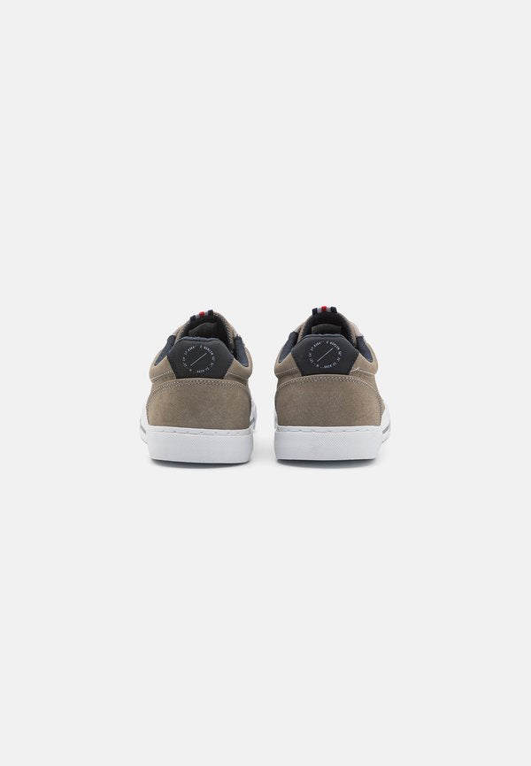 Pier One by Zalando