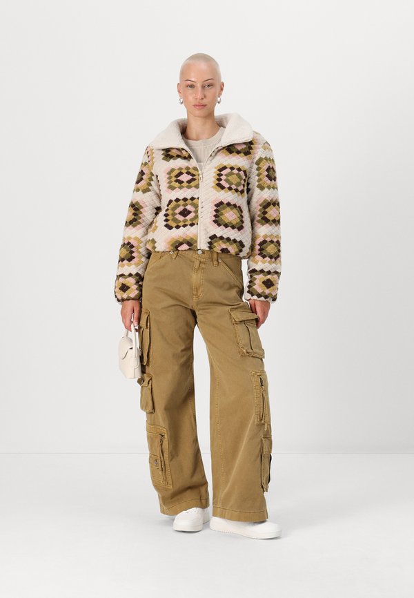 ONLY Petite ONLVIBBE PUFFER JACKET