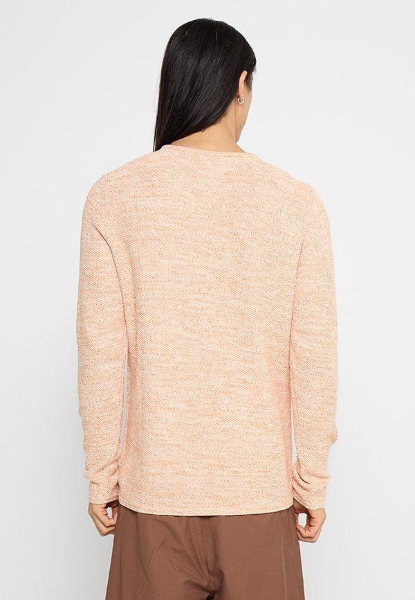 REVOLUTION REGULAR FIT