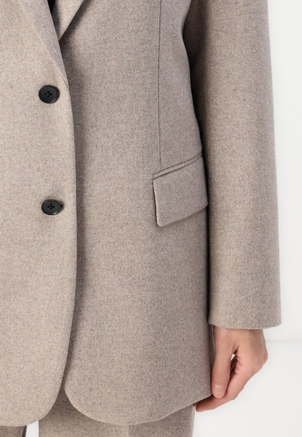 Selected SLFZLRELAX MARLIE