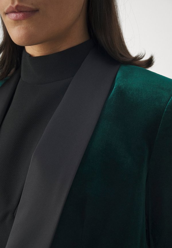 KARL LAGERFELD