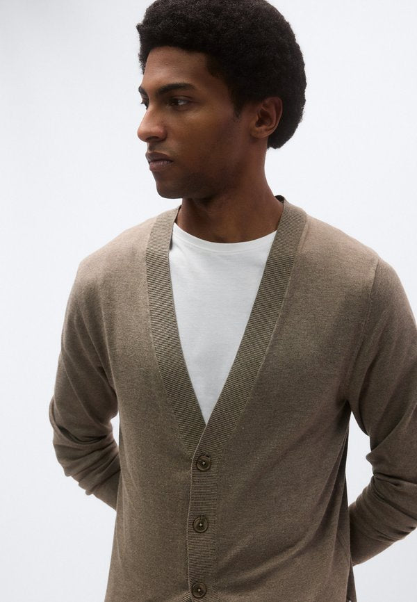 Lindbergh V NECK BUTTON CARDIGAN