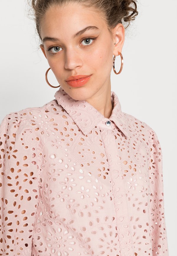NIKKIE REBECY BRODERIE BLOUSE