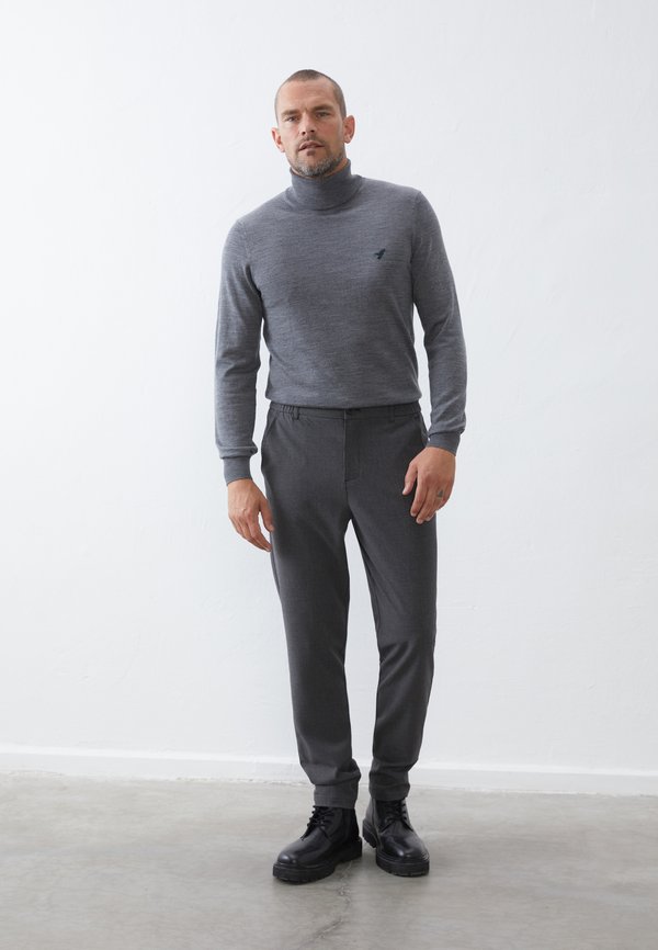 Pier One by Zalando