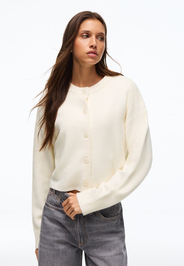 Bershka CREW NECK WITH BUTTONS - KNIT CARDIGAN - Cardigan - beige