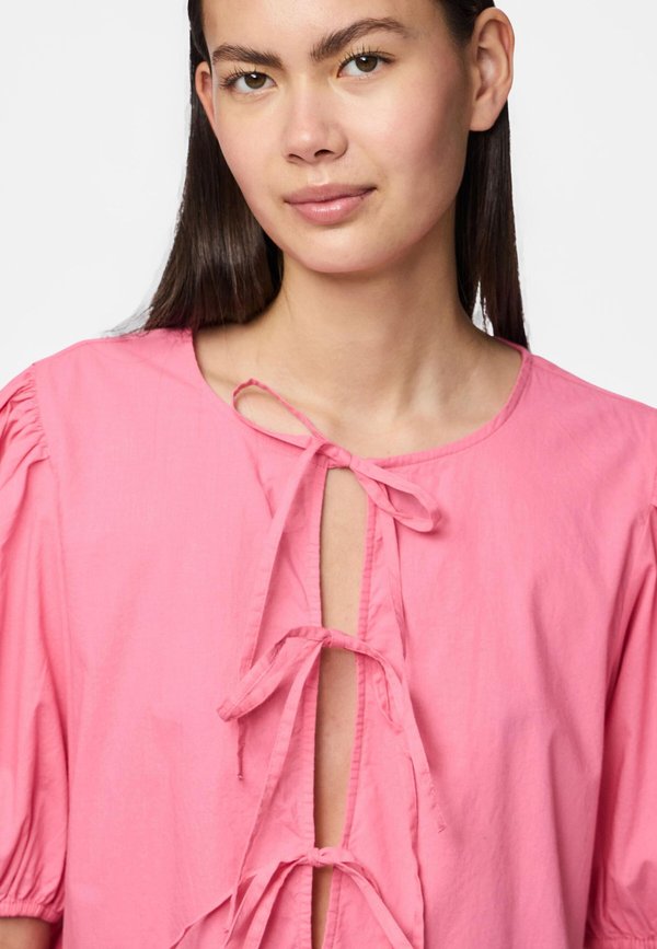 Pieces Short Sleeved PCJOLLY Tie