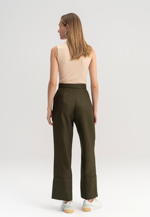 Touché Privé WITH CUFF DETAILS