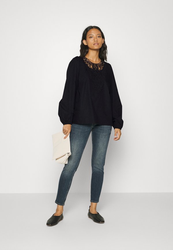 Culture OLENA BLOUSE
