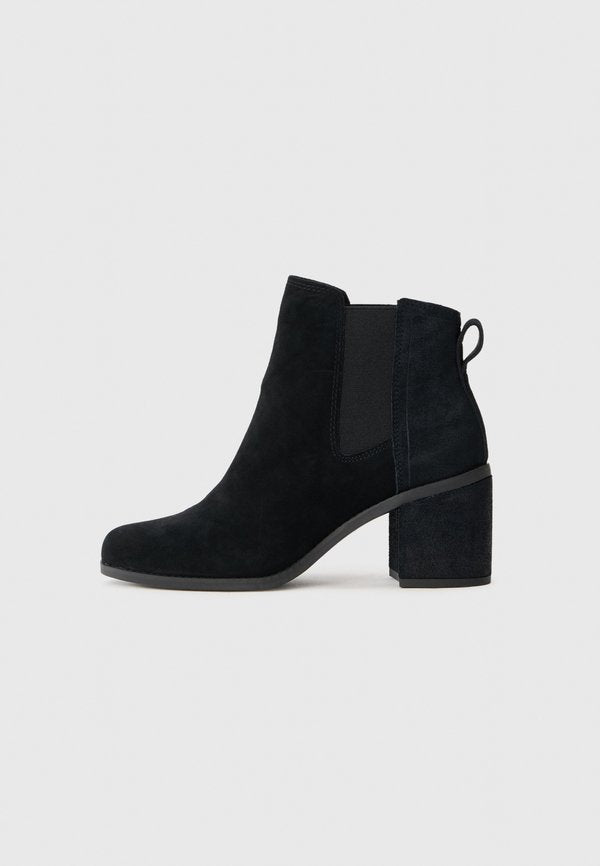 TOMS EVELYN
