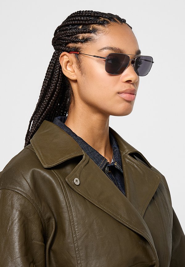 DKNY