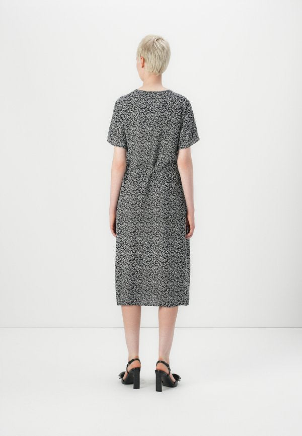 Pieces PCNYA V NECK MIDI DRESS