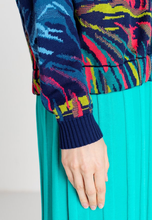 Ivko  TROPICAL MOTIF