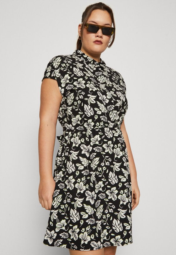 Vero Moda Curve VMNEWHALLIE SHORT DRESS