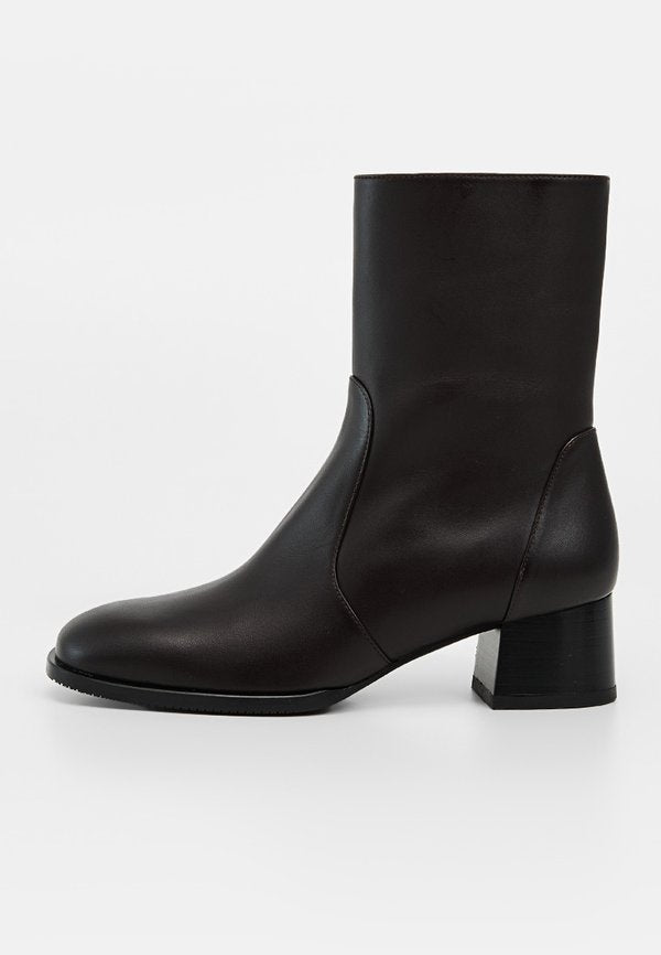 Stuart Weitzman NOLA