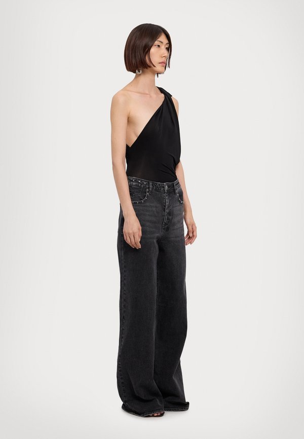 Materiel NECK TWIST BODY