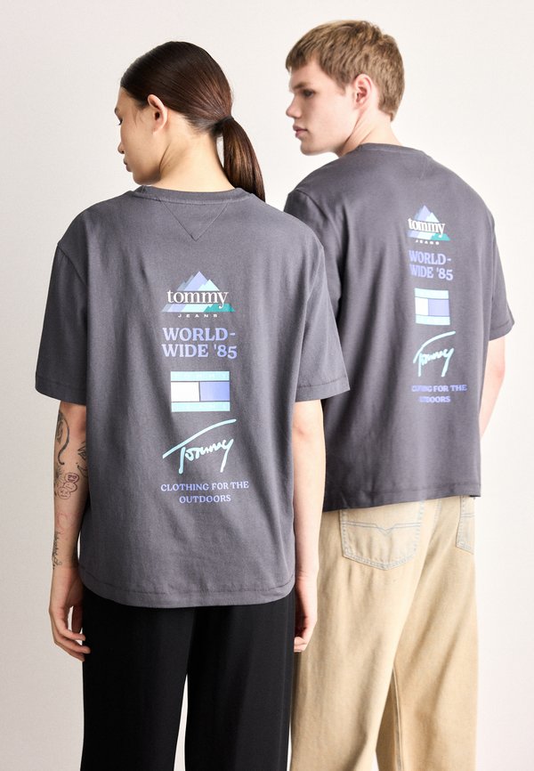 Tommy Jeans 90S MULTI BACK LOGO T-SHIRT