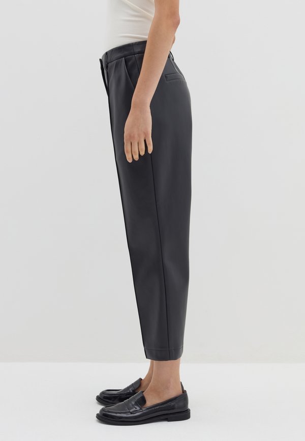 Stefanel GLOSSY-EFFECT CROPPED