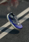 New Balance FUELCELL REBEL V5 - Road running shoes - electric indigo