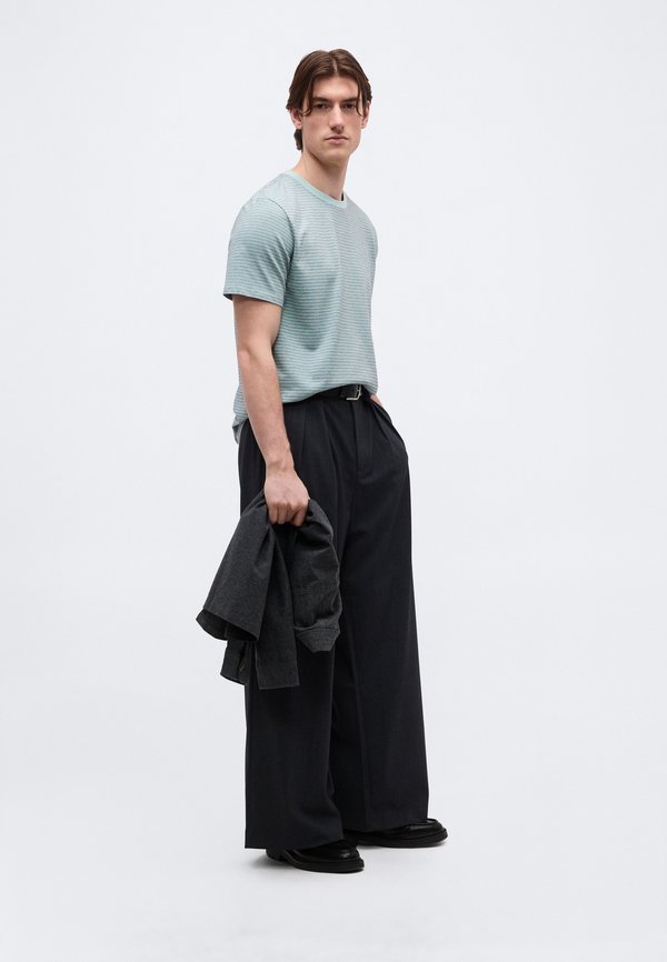 Lindbergh STRIPED O NECK TEE
