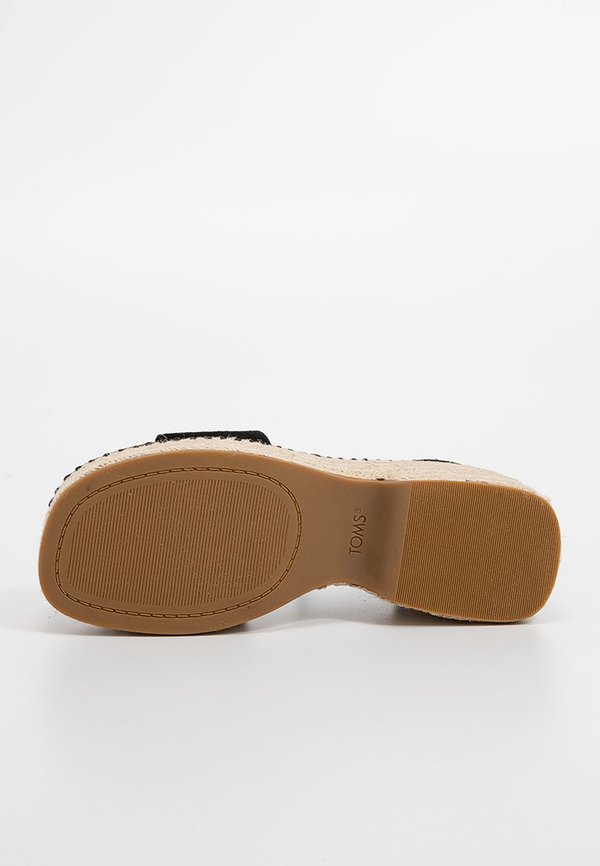 TOMS LAILA