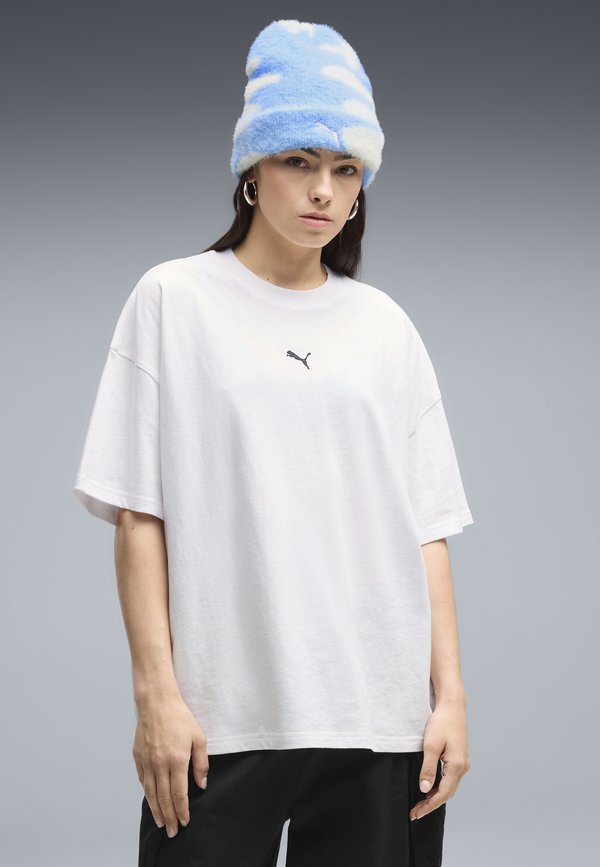 Puma ESSENTIALS OVERSIZED T-SHIRT - Basic T-shirt - white