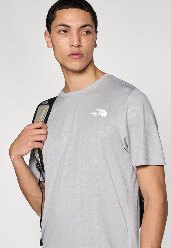 The North Face 24/7 PENTADOME EMBOSSED SHORT SLEEVE