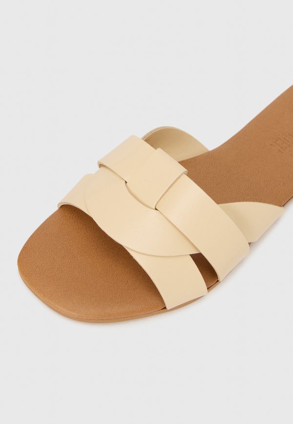 Steve Madden CHARITEE