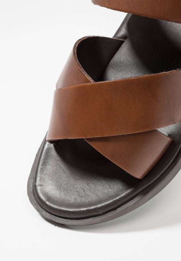 Pier One by Zalando