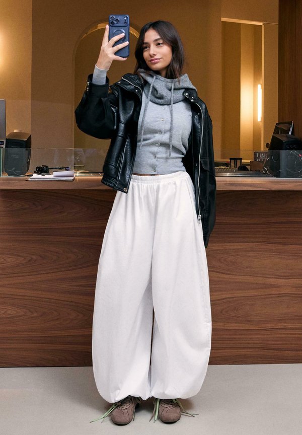Bershka Trousers - white