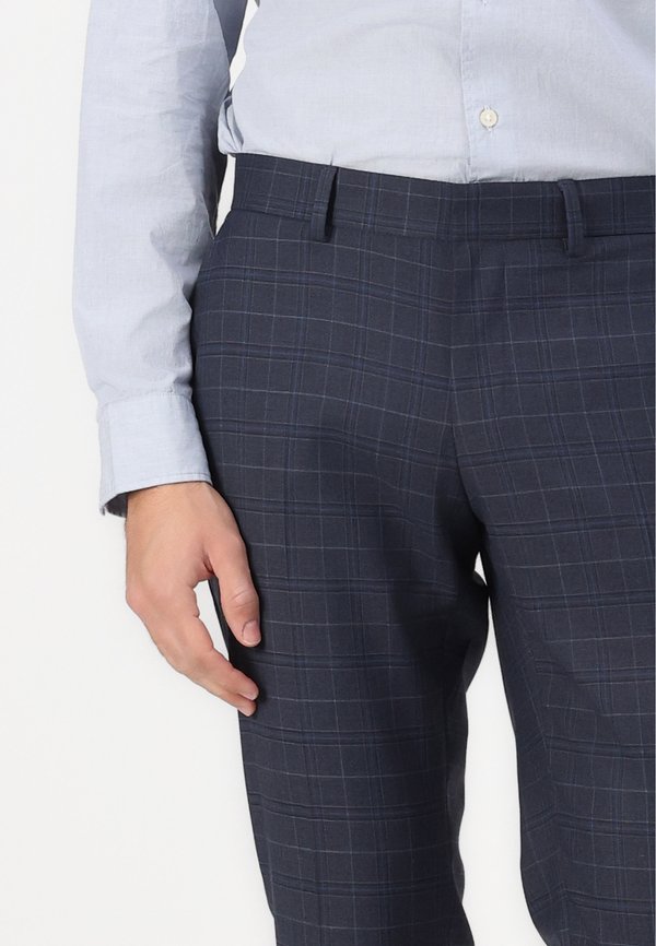 Isaac Dewhirst THE FASHION NOTCH SUIT SLIM