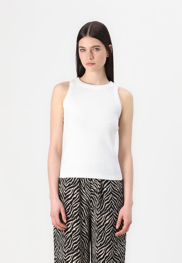 DOCKERS TANK