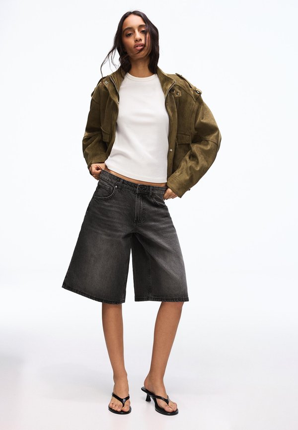 Bershka BAGGY  - BERMUDA JORTS   - Denim shorts - black