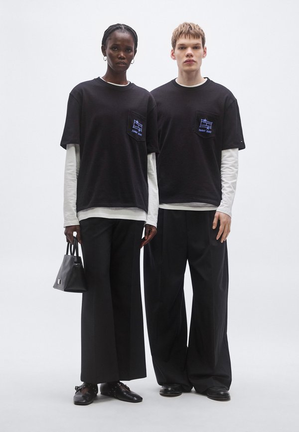 Tommy Jeans 90S GRAFFITI POCKET UNISEX