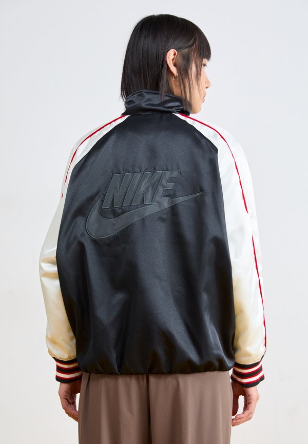 Nike Sportswear STREET
