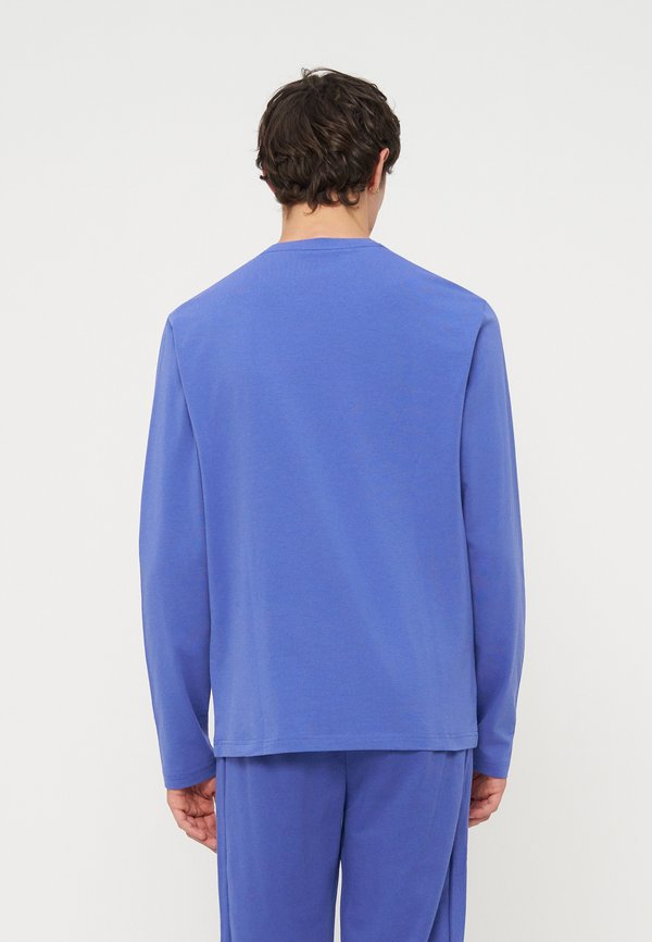 EA7 Emporio Armani